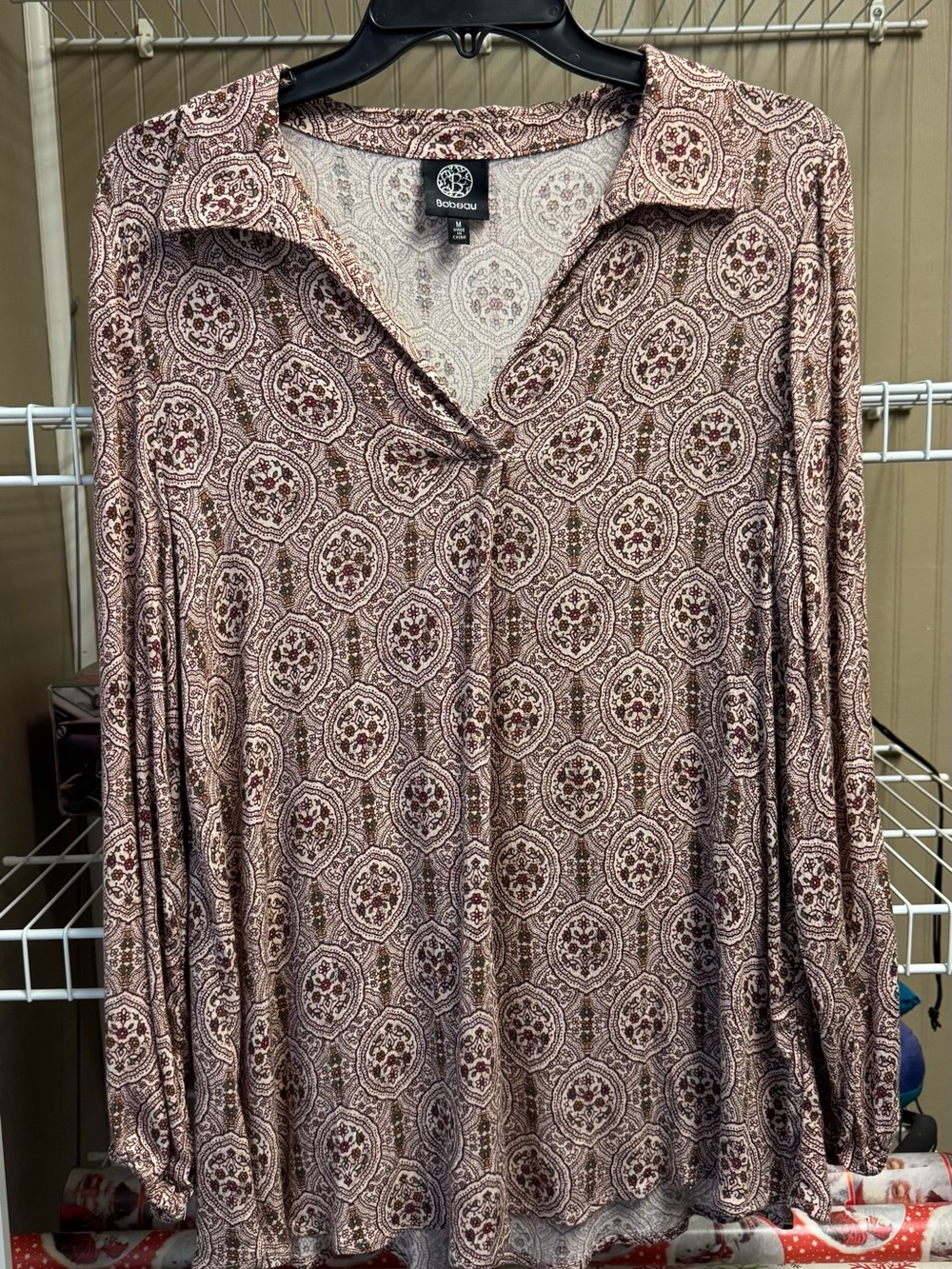 Bobeau Women's Long Sleeve Printed V-Neck Blouse - Mauve Pattern